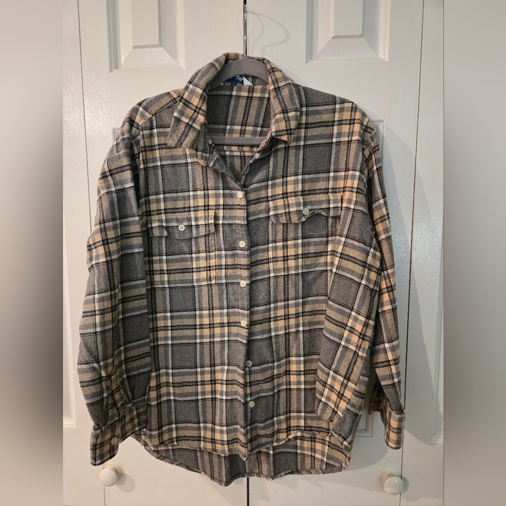 Ladies Old Navy Plaid Button Up Shirt. Size L